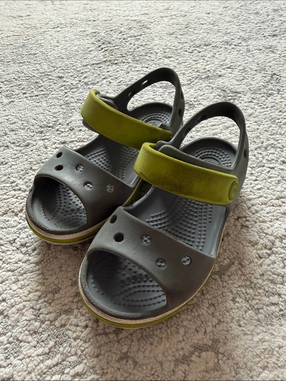 CROCS Kids Gray and Green Open-Toe Sandals with Hook-and-Loop Strap size C9